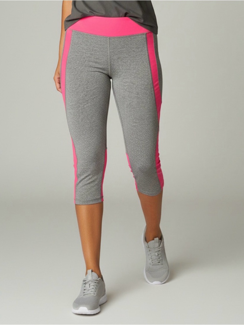 Aviva Sports Cropped Capri Leggings